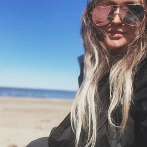 Meet your Posher, Danielle